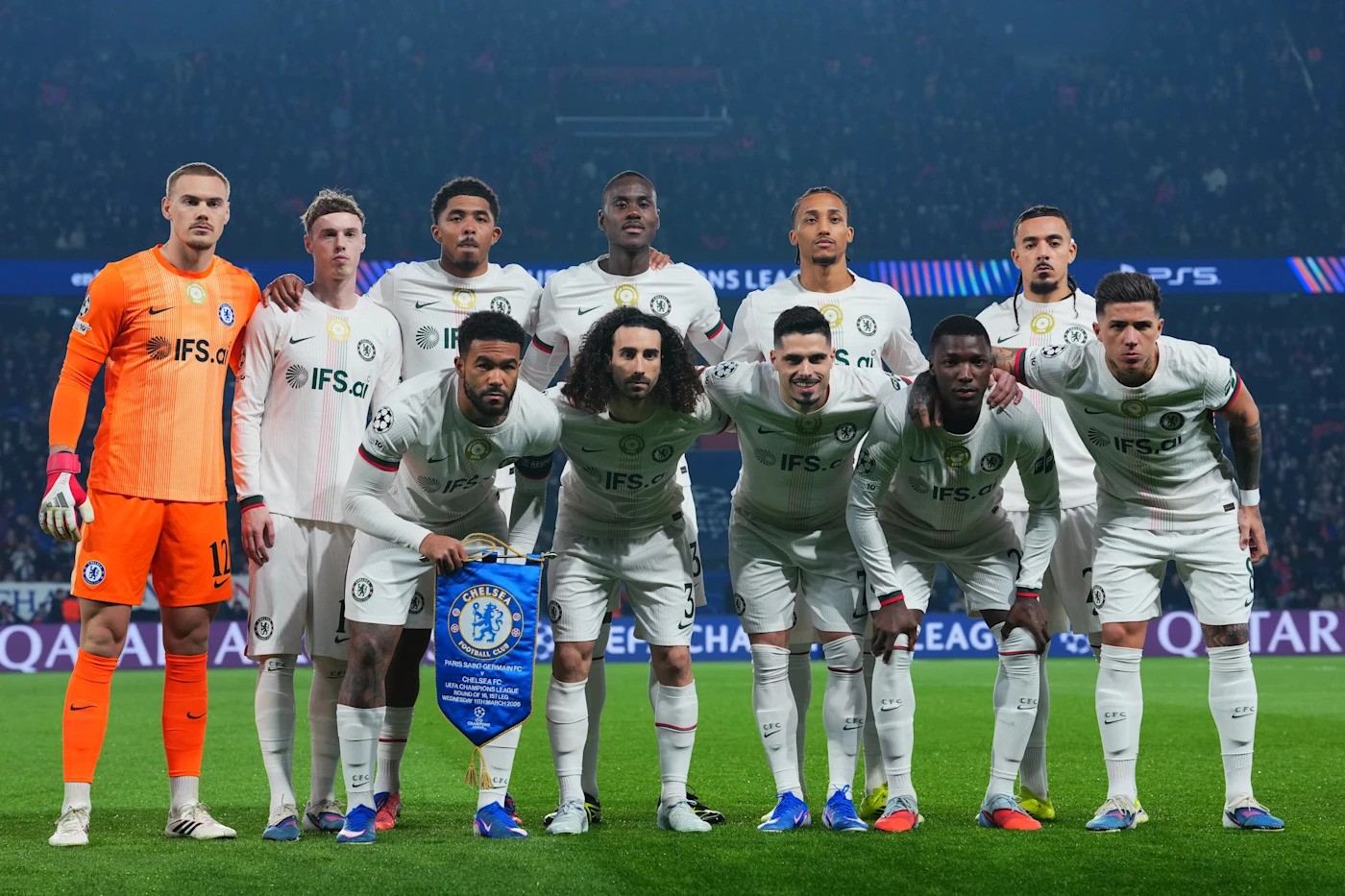 Bikin Blunder, Liam Rosenior Tetap Bela Filip Jorgensen usai Chelsea Dibantai PSG 5-2