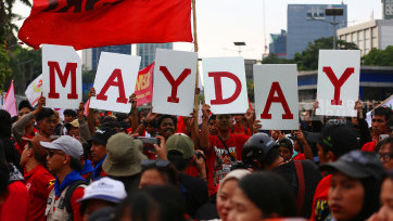 Aksi Damai Buruh Peringati Hari Buruh Internasional 2026 di Depan Gedung DPR Jakarta