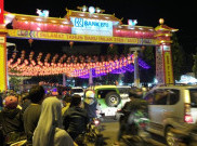 Indahnya Lampion Pasar Gede di Waktu Malam Hari
