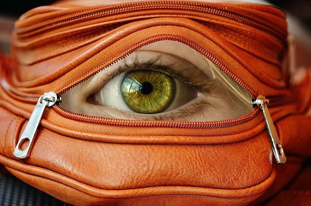 Kompres mata dengan kapas rendaman air mawar dua kali sehari. (Foto pixabay jaymart)