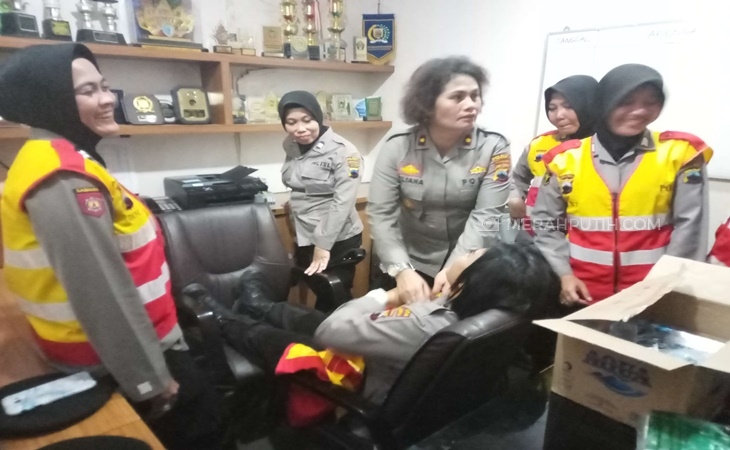  Demo di DPRD Solo Berakhir Ricuh, Empat Polwan Luka Dilempari Massa