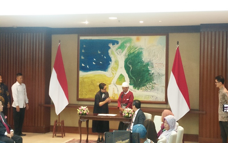 Siti Aisyah dan keluarga bersama Menlu Retno Marsudi