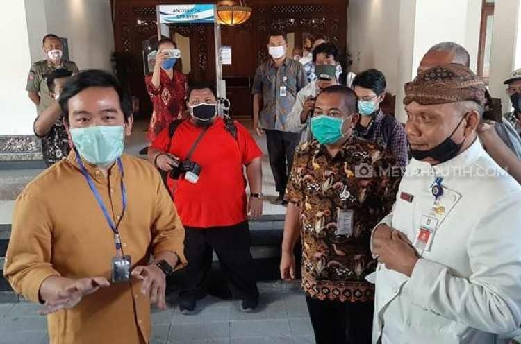 Serahkan Ribuan APD, Gibran: Rekomendasi Urusan Kedua Misi Kemanusiaan Dulu