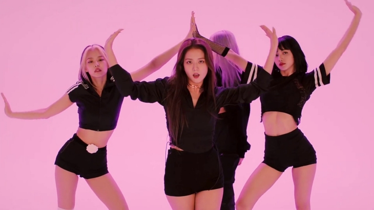 Selain menyanyi, band K-pop juga harus bisa menari. (Foto: fanpop.com)