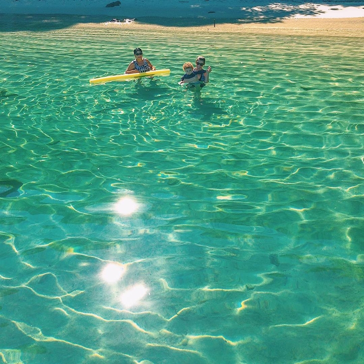 Berenang di pantai kegiatan favorit di Ilha Grande. (Foto: instagram.com/carolsimoess__)