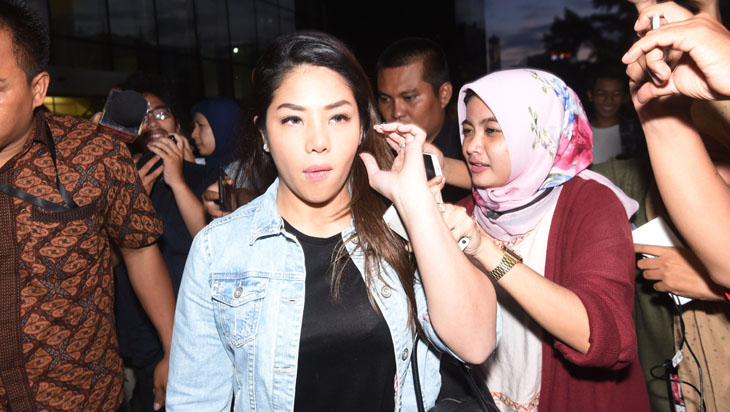 Usai Diperiksa 9 Jam, Anak Setya Novanto Bungkam 