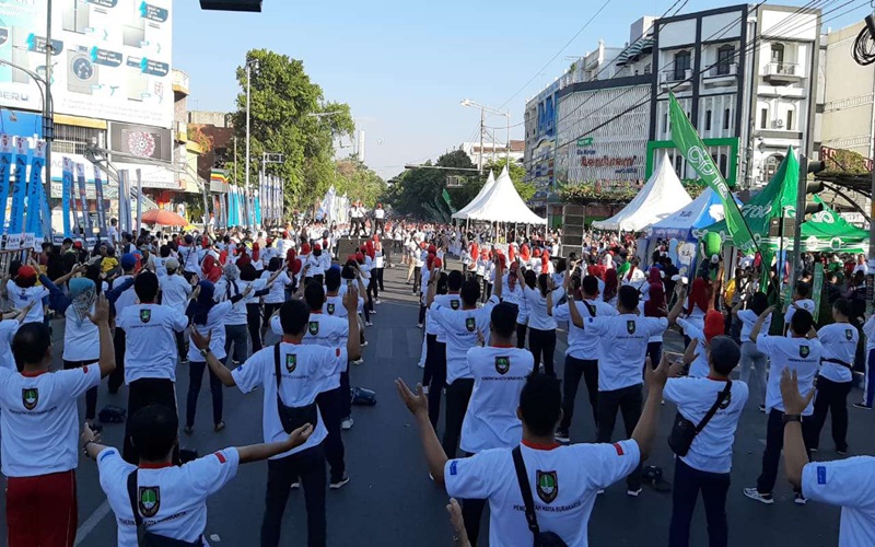 Senam Pagi Massal di Solo