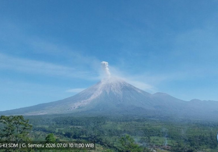 Gunung Semeru 4 Kali Erupsi Memasuki Siang Hari, Tinggi Letusan Terus Meningkat hingga 1 Km