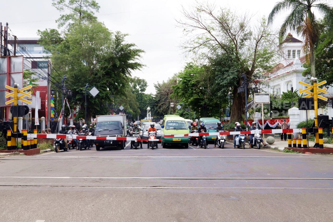 ﻿Perlintasan Kereta Sebidang Rawan Terjadi Kecelakaan, KAI : Sabar Beberapa Detik Bisa Menyelamatkan Nyawa Banyak Orang