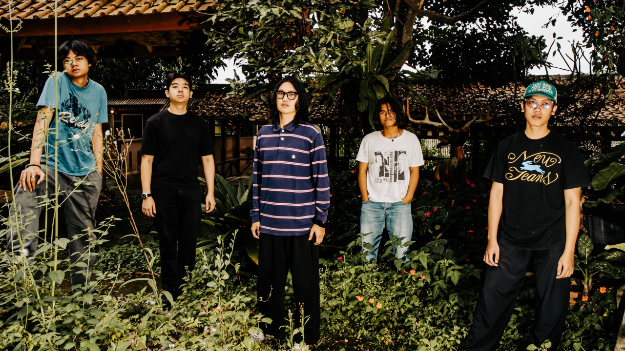 Emosi yang tak Pernah Selesai, Cerita Kehilangan dalam Maxi-Single Baru Conversation Without Talk