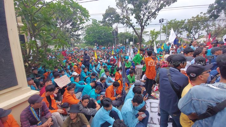 Ribuan Mahasiswa Demo di Solo, Desak Jokowi Batalkan Penaikan Harga BBM