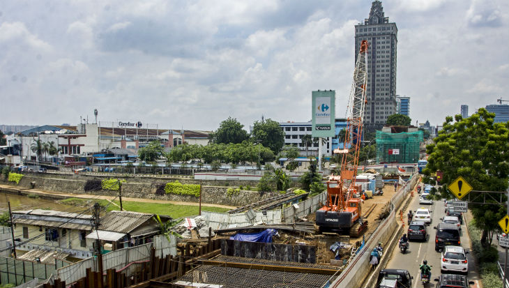 Konstruksi Beton LRT Ambruk, PT WIKA Minta Maaf