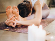 Jangan Sampai Salah, Yoga Harus Dilakukan Tanpa Alas Kaki