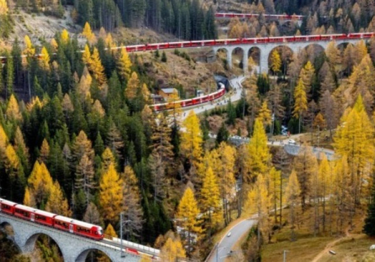 Pecahkan Rekor, Swiss Operasikan Kereta Terpanjang di Dunia
