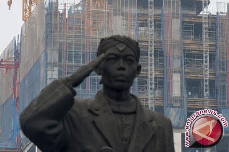 Pemasangan Masker di Patung Sudirman Batal