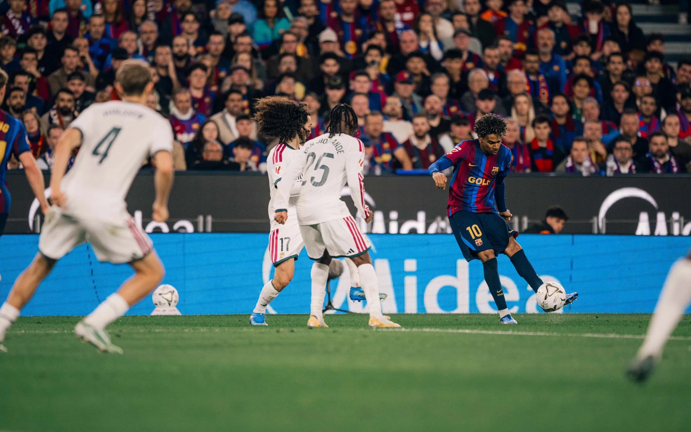Real Madrid Kalahkan Barcelona 2-1, Jose Mourinho Belum Mau Berpuas Diri