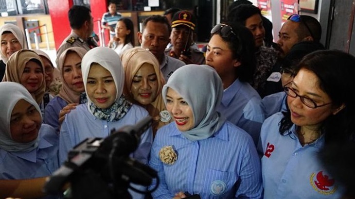 Giliran Istri Sandi yang Jenguk Ahmad Dhani di Rutan Surabaya