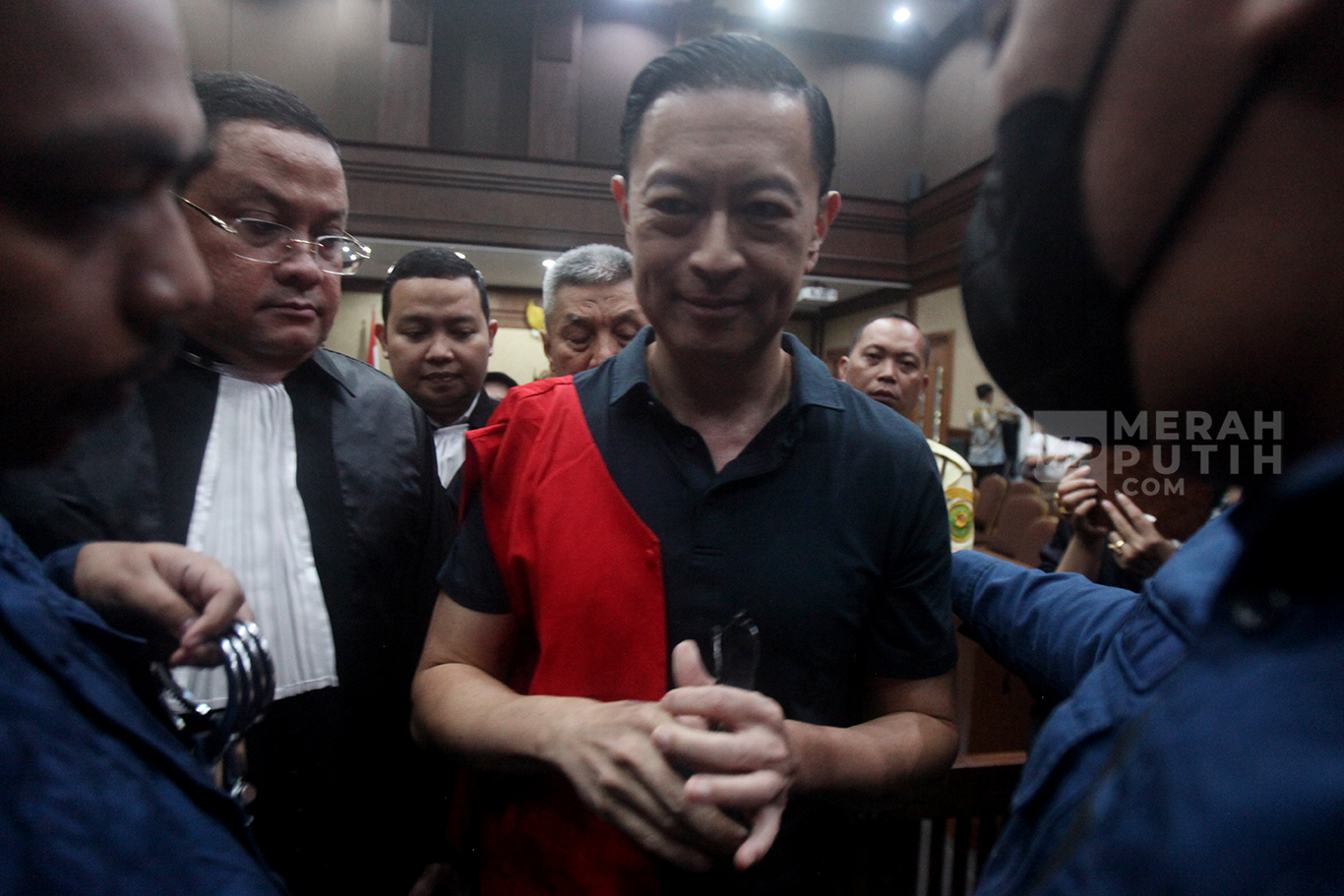 Terdakwa dan Mantan  Menteri Perdagangan (Mendag) Thomas Trikasih Lembong usai mengikuti sidang perdana perkara korupsi impor gula di Pengadilan Tipikor, Jakarta, Kamis (6/2/2025).