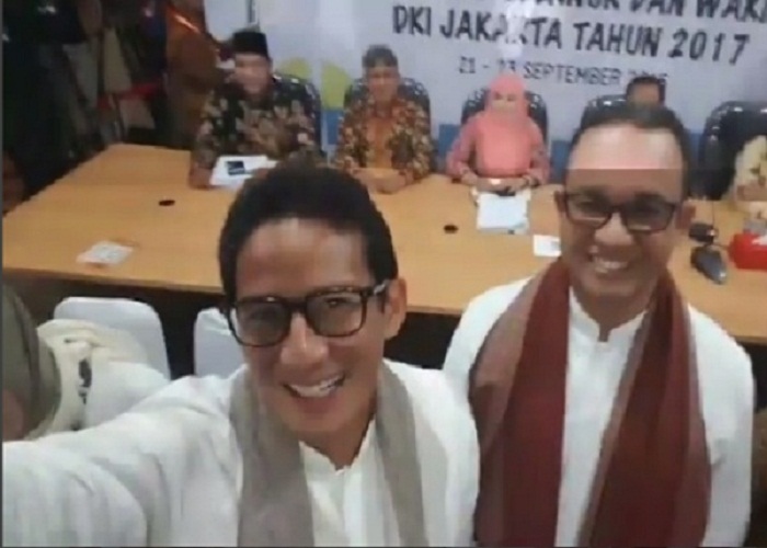 Anies Baswedan-Sandiaga Uno di KPUD Jakarta