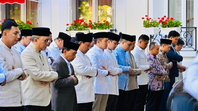 Prabowo Salat Idul Adha di Wisma Indonesia Paris, Didampingi Rosan Roeslani hingga Seskab Teddy