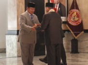 Prabowo Beri Penghargaan Dharma Pertahanan kepada Habib Luthfi