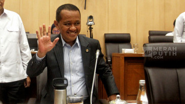 Menteri ESDM Bahlil Lahadalia dengan Komisi XII DPR Bahas Realisasi PNBP Sektor ESDM 