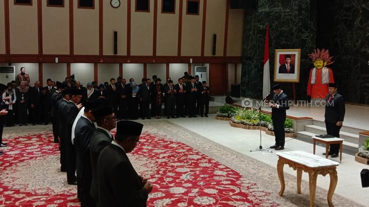 Anies Baswedan melantik dan mengukuhkan pejabat pimpinan tinggi pratama di lingkungan Pemprov DKI. (Foto: MP/Asropih)