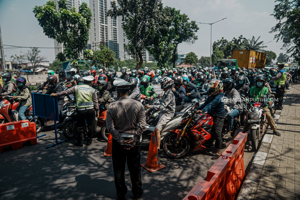 Belajar Menghargai Jasa Kurir dan Ojol Selama PPKM Darurat