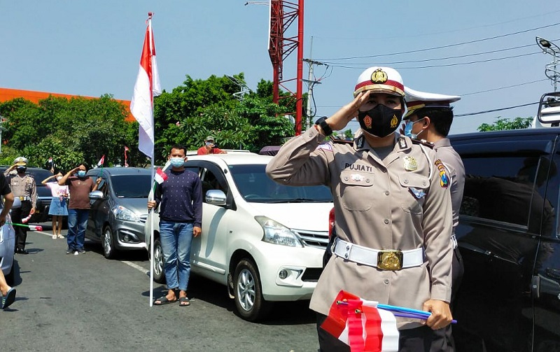  Saat Sikap Sempurna di Jalan dan TikTok Jadi Sarana Warga Peringati HUT RI
