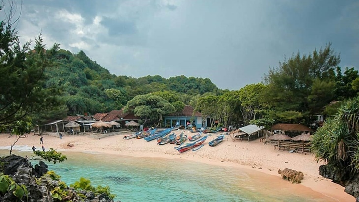 Pantai ada ubur-ubur