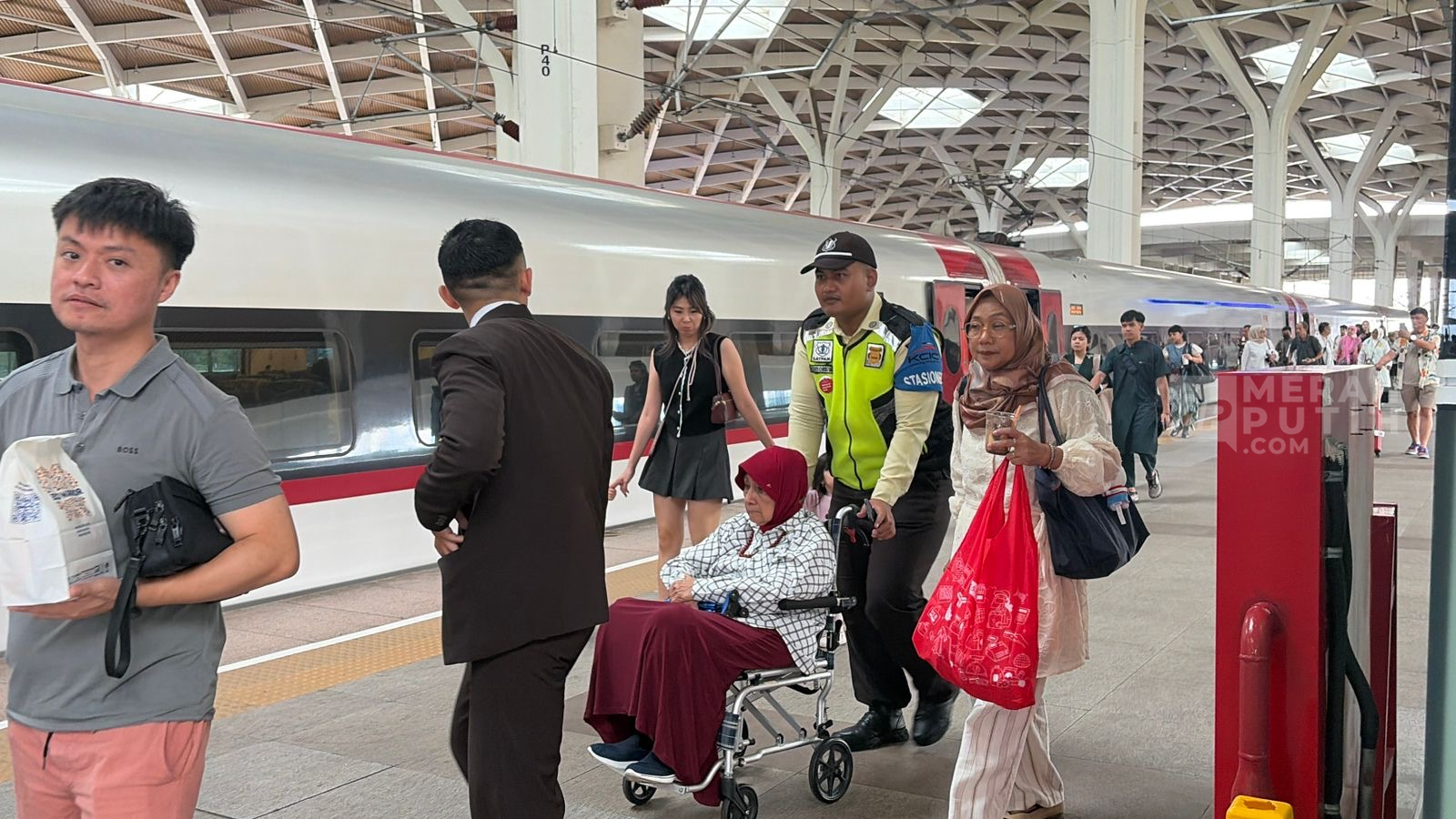 Arus Balik Lebaran, 21 Ribu Penumpang Kereta Cepat Whoosh Dominasi Arah Bandung–Jakarta