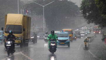 Masa Peralihan Musim Jakarta Diguyur Hujan Deras Hari Ini Siang hingga Sore