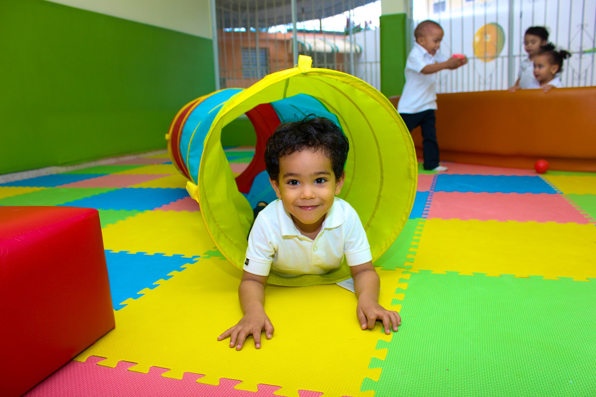 4 Cara Ampuh Stimulasi Bayi untuk Cepat Merangkak