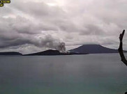 Gunung Anak Krakatau Lontarkan Abu Setinggi 150 Meter