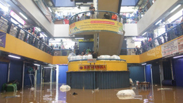 Banjir Luapan Kali Pesanggrahan Genangi Pasar Cipulir Jakarta Selatan