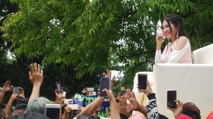 Unik, Peresmian Vallens Cake Ditandai dengan Kirab Prajurit Keraton
