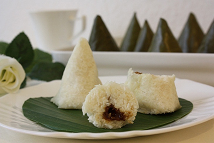 Ombus ombus atau kue lapet. (Foto: wikipedia)