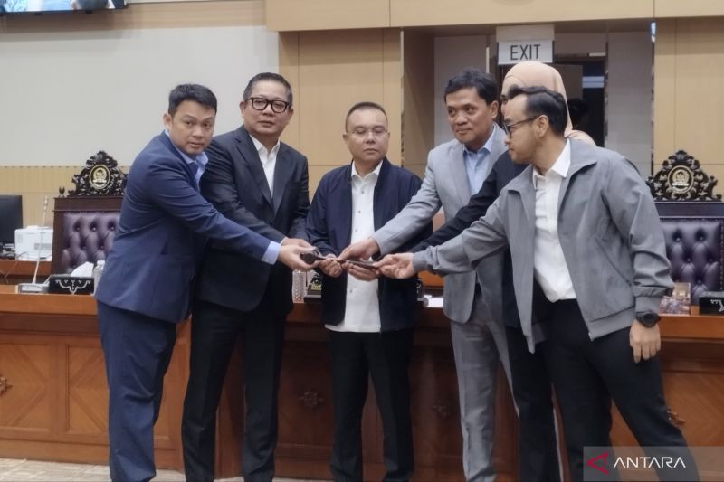 Sah! Rusdi Masse Mappasessu Gantikan Ahmad Sahroni Dari Pimpinan Komisi III DPR