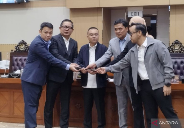 Sah! Rusdi Masse Mappasessu Gantikan Ahmad Sahroni Dari Pimpinan Komisi III DPR