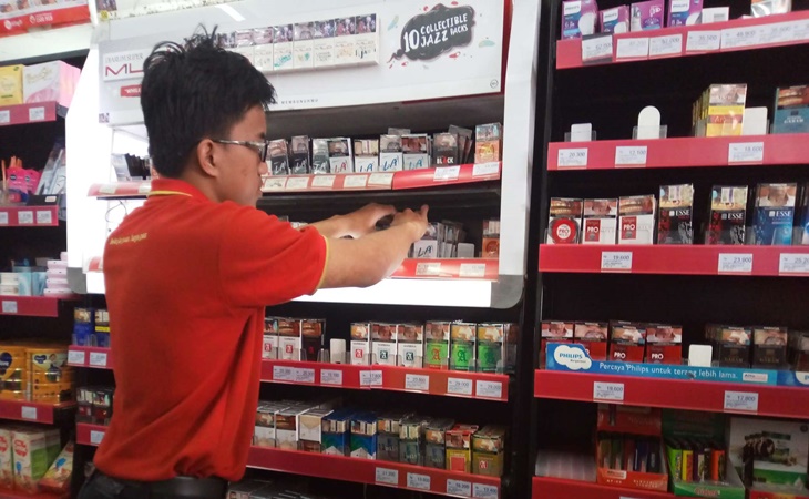 Mini market di Solo mulai menaikan harga rokok berkisar Rp1.500 hingga Rp2.500 per bungkus