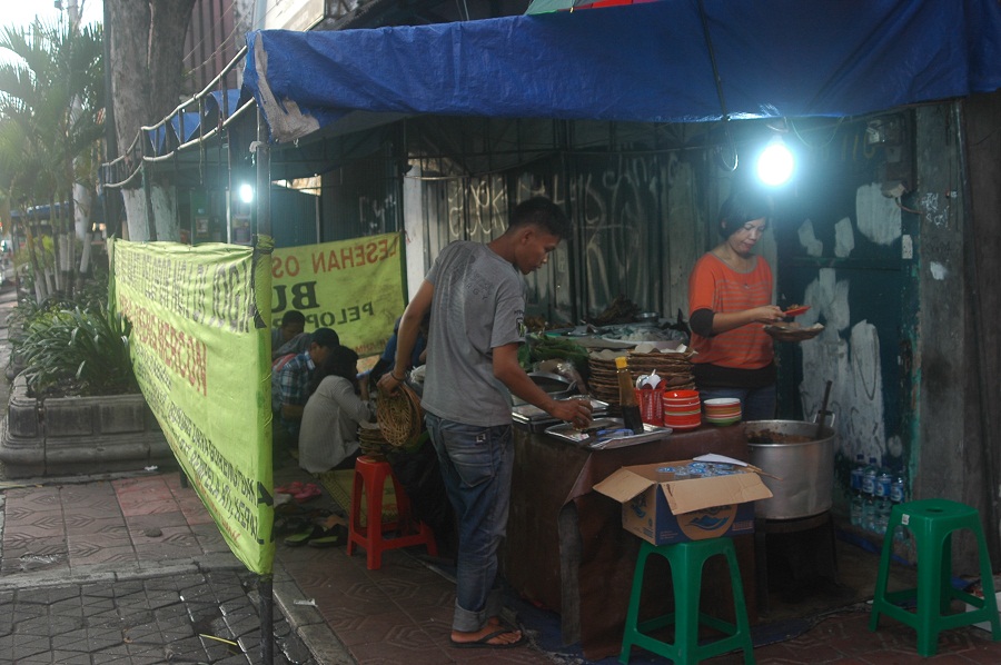 Warung Oseng-oseng Mercon Bu Narti (MP/Fredy Wansyah)