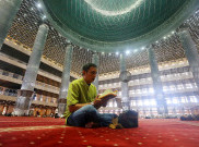 Mengisi Ramadhan 1447 H, Umat Muslim Tadarus Al-Qur’an di Masjid Istiqlal Jakarta