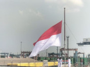 Akhirnya Bendera Merah Putih Berkibar di Kapal Induk Pertama Indonesia