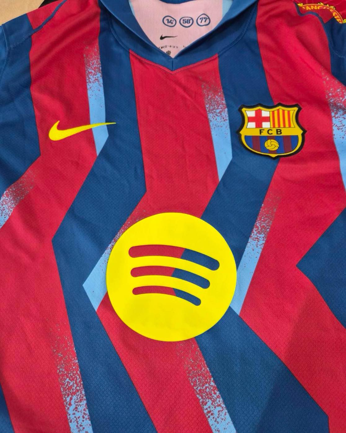 Jersey khusus Barcelona untuk El Clasico