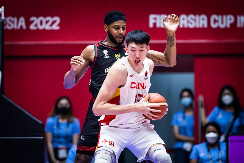 Tiongkok vs Indonesia di playoff perempatfinal FIBA Asia Cup 2022 di Istora Senayan, Jakarta, Senin (18/7). Foto: FIBA Asia