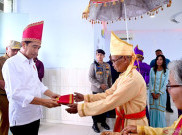 Presiden Jokowi Terima Gelar Adat di Talaud