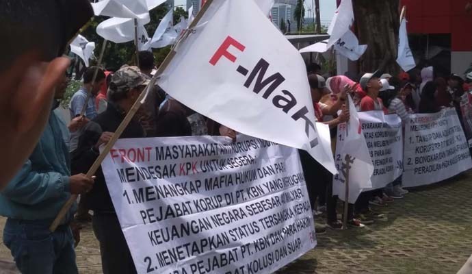 LSM MAKI saat menggelar aksi depan Gedung KPK