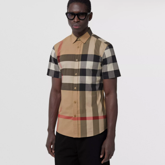 Kemeja lengan pendek. (Foto: Burberry)