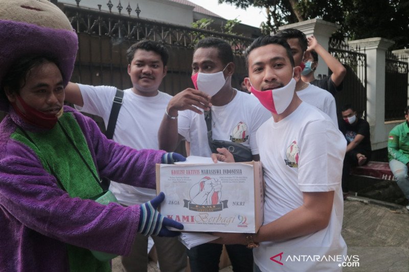 Peringati Sumpah Pemuda, KAMI Bagikan Sembako untuk Pemulung