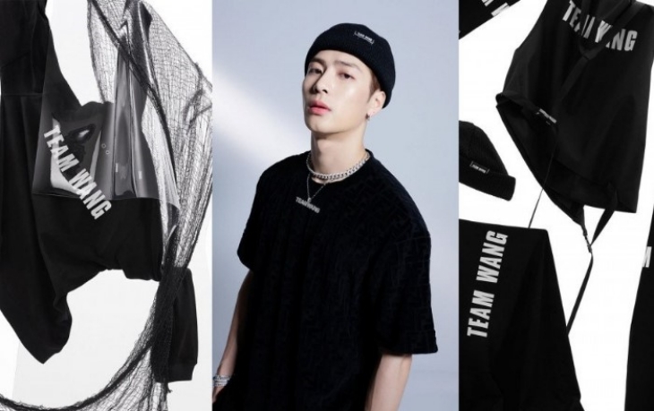Koleksi TEAM WANG didominasi warna putih dan hitam dengan desain sederhana. (Foto: AllKPop)